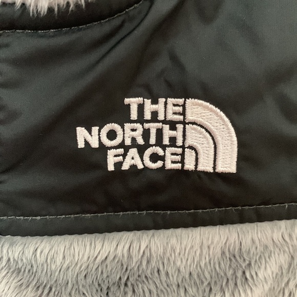 The North Face Oso Fur Hooded Jacket - Picture 5 of 6